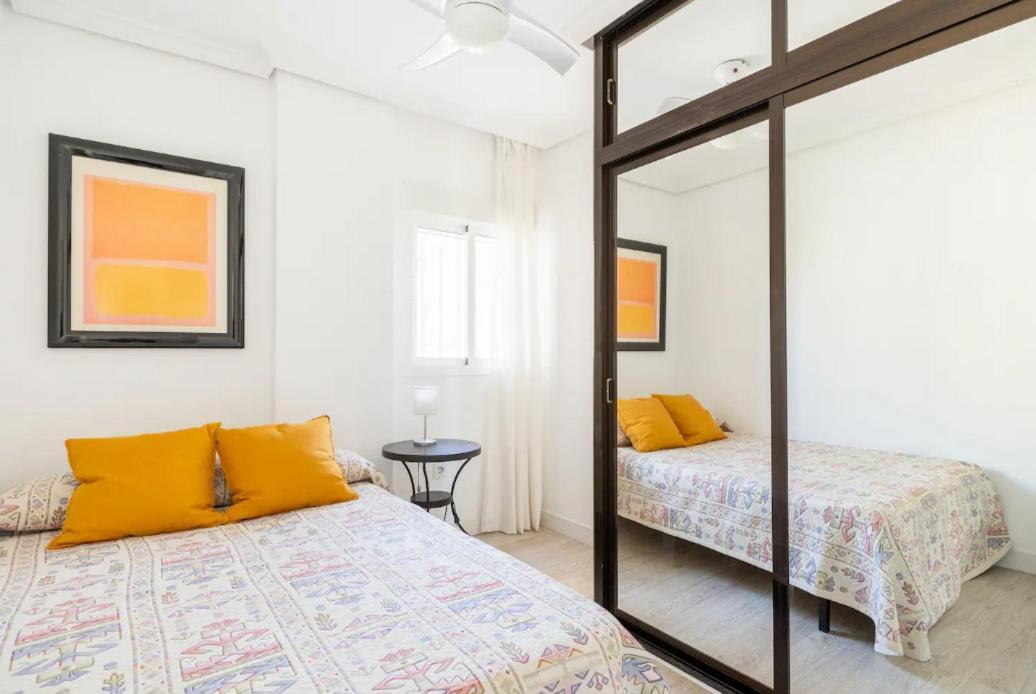 Apartamento Amplio Con 4 Habitaciones Y 2 Banos - Great Apartment With 4 Rooms - 2 Baths إشبيلية المظهر الخارجي الصورة