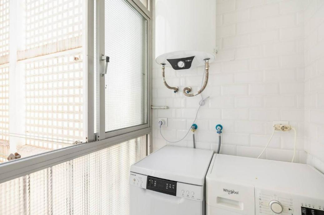 Apartamento Amplio Con 4 Habitaciones Y 2 Banos - Great Apartment With 4 Rooms - 2 Baths إشبيلية المظهر الخارجي الصورة