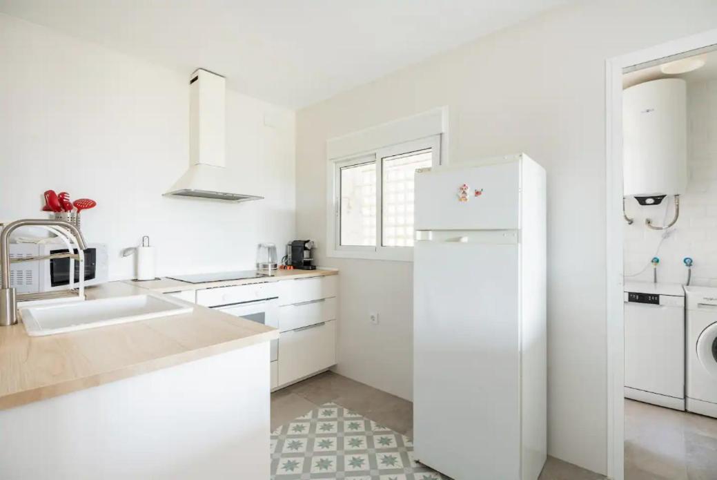 Apartamento Amplio Con 4 Habitaciones Y 2 Banos - Great Apartment With 4 Rooms - 2 Baths إشبيلية المظهر الخارجي الصورة