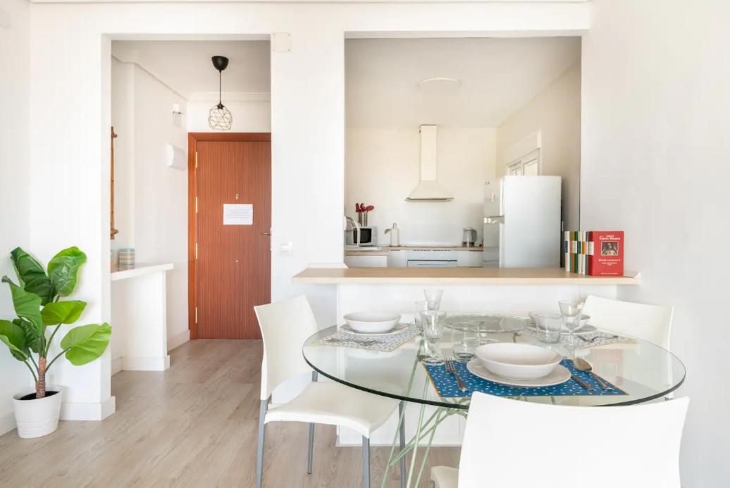 Apartamento Amplio Con 4 Habitaciones Y 2 Banos - Great Apartment With 4 Rooms - 2 Baths إشبيلية المظهر الخارجي الصورة