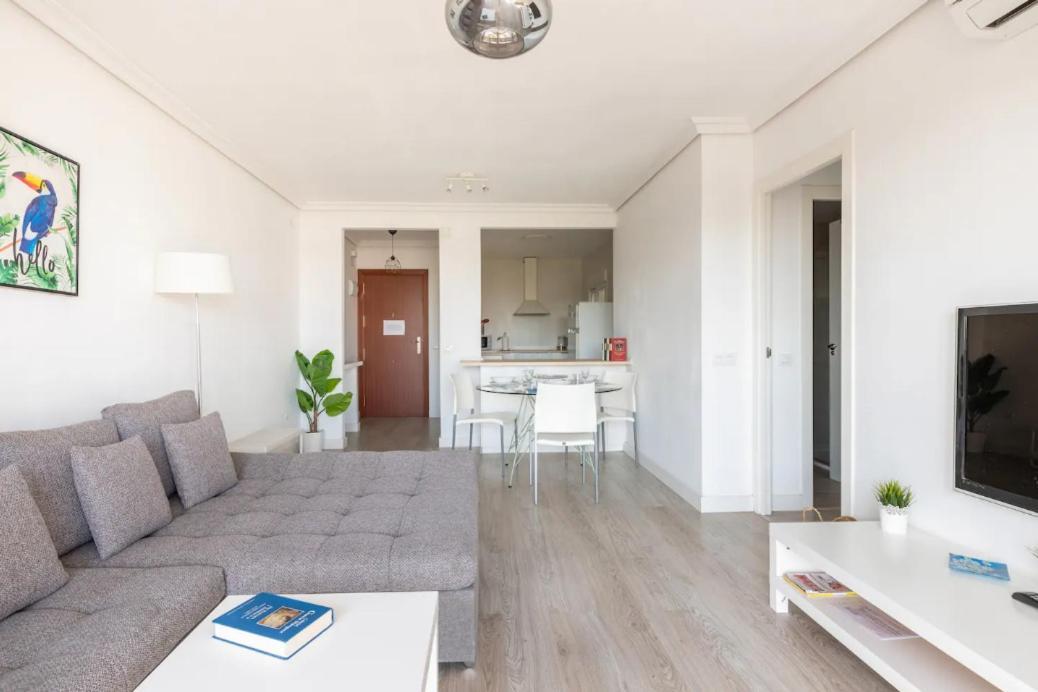 Apartamento Amplio Con 4 Habitaciones Y 2 Banos - Great Apartment With 4 Rooms - 2 Baths إشبيلية المظهر الخارجي الصورة