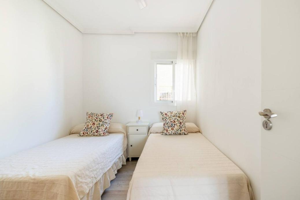 Apartamento Amplio Con 4 Habitaciones Y 2 Banos - Great Apartment With 4 Rooms - 2 Baths إشبيلية المظهر الخارجي الصورة