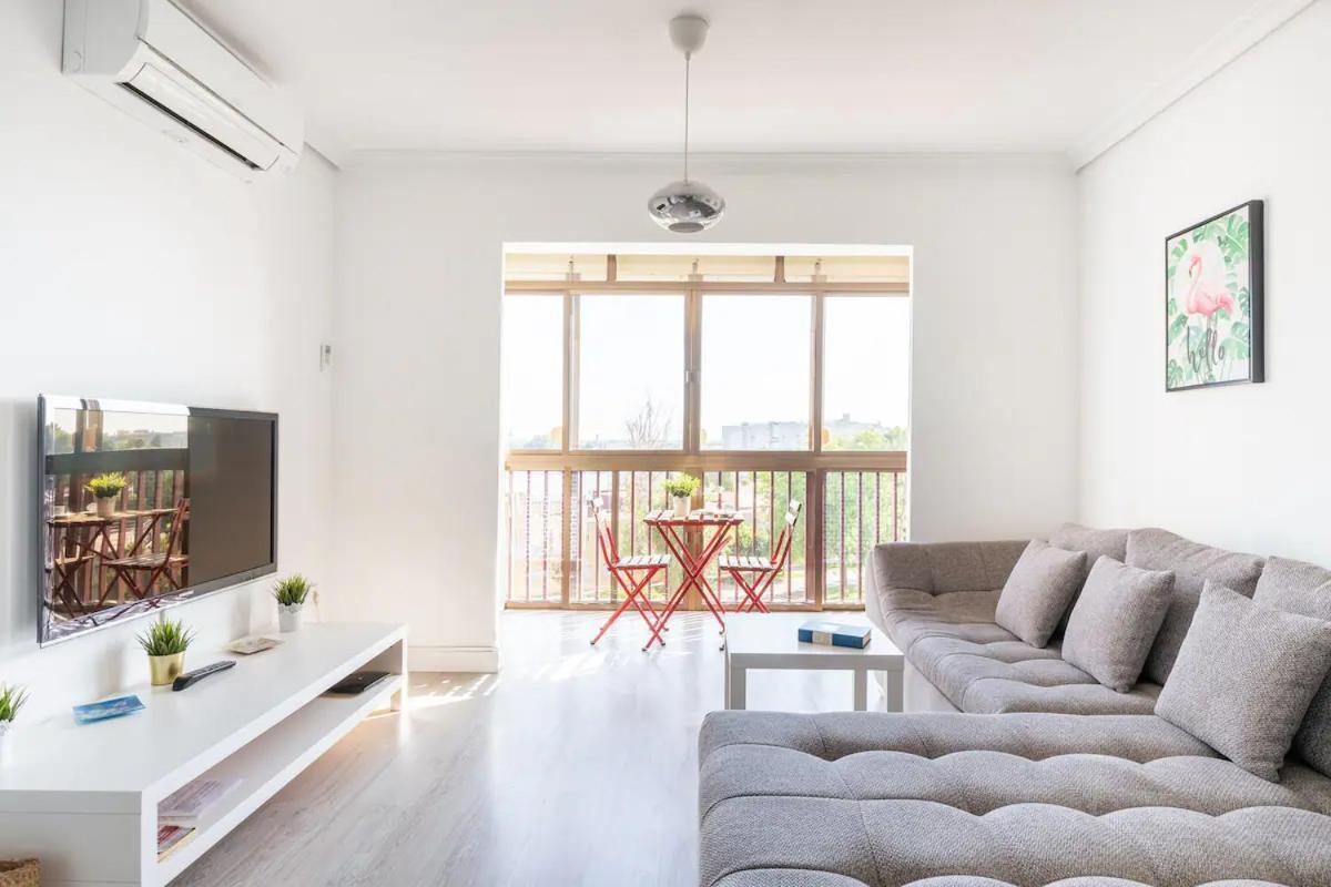 Apartamento Amplio Con 4 Habitaciones Y 2 Banos - Great Apartment With 4 Rooms - 2 Baths إشبيلية المظهر الخارجي الصورة